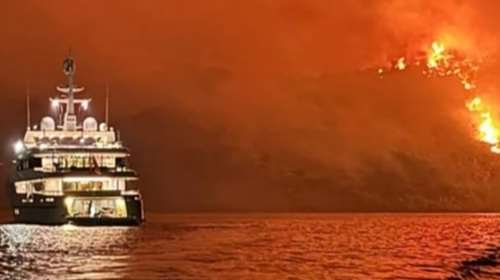 Οργή στην Ύδρα: Ασυνείδητοι σε σκάφος πέταγαν πυροτεχνήματα και ξέσπασε φωτιά - Στις φλόγες το μοναδικό πευκοδάσος του νησιού