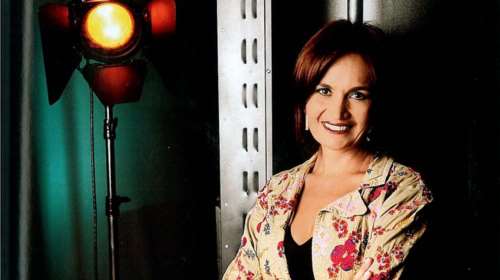 Ελευθερία Ντεκώ: Ποια είναι η γυναίκα που έδωσε νέο φως στην Ακρόπολη