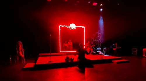 Σαρωτική πρεμιέρα για το &quot;Σφαγείο του Ερωτα&quot; στο Σύγχρονο Θέατρο - Οι πρώτες εντυπωσιακές φωτογραφίες