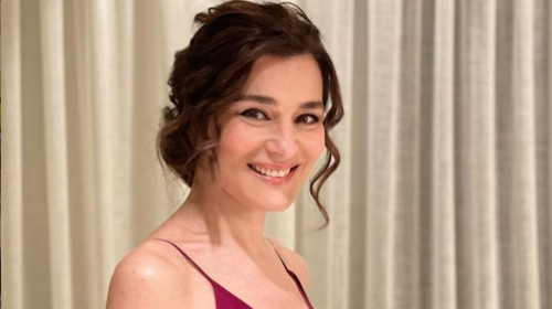 Μαρία Ναυπλιώτου: Πανέμορφη με μαύρο μπικίνι στην παραλία χωρίς φίλτρα και ρετούς