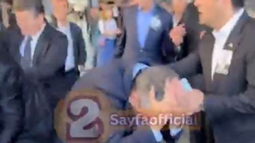 Τουρκία: Επίθεση κατά του προέδρου του CHP, Οζγκιούλ Οζέλ - Άνδρας τον χτύπησε στο πρόσωπο [βίντεο]