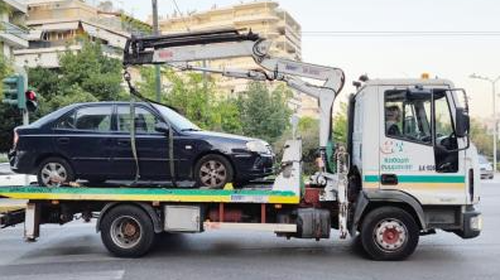 Δήμος Αθηναίων: Απομάκρυνε πάνω από 3.800 εγκαταλελειμμένα οχήματα - &quot;Ανάσα&quot; οι νέες θέσεις πάρκινγκ