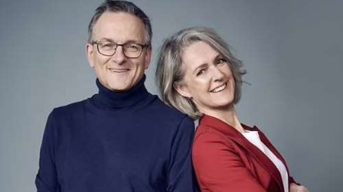 Μάικλ Μόσλεϊ: "Είμαι συγκλονισμένη από την τεράστια στήριξη του κόσμου", λέει η σύζυγός του παρουσιαστή που πέθανε στη Σύμη