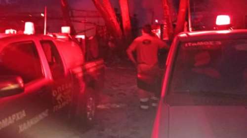 Κάηκε ολοσχερώς μπαρ στη Σιθωνία Χαλκιδικής [εικόνες]