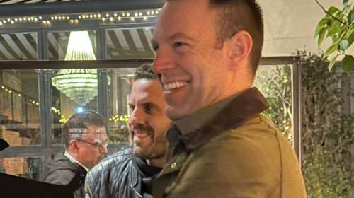 Ο Κασσελάκης για ποτό στου Ψυρρή με τον μπασκετμπολίστα Νίκο Παππά [εικόνες]