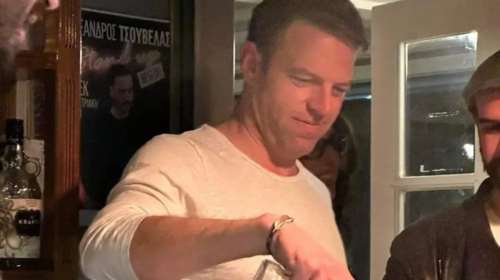 Για "ποτάρες" στις Σπέτσες ο Κασσελάκης, ενώ κάθε μέρα φεύγουν δεκάδες μέλη από τον ΣΥΡΙΖΑ