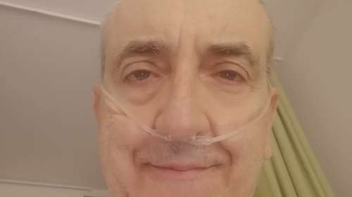 Γιατρός που νοσηλεύεται με κορονοϊό, εξηγεί γιατί πρέπει να εμβολιαστούν οι νέοι- &quot;Please εμβολιαστείτε χθες&quot;...