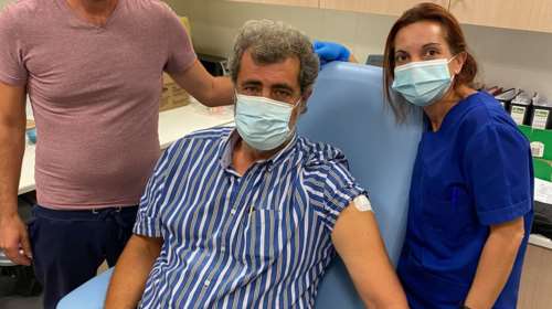 Παύλος Πολάκης: &quot;Πάρτι&quot; στο Twitter μετά τον εμβολιασμό του - &quot;Έβαλε ο Μπουρλά σημάδι παλικάρι στα Σφακιά&quot;