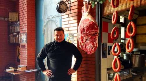 Γιώργος Μπατζακίδης: Ο κρεοπώλης της Ξάνθης που τελείωσε στα 45 του το Ανοιχτό Πανεπιστήμιο και έγραψε βιβλίο ιστορίας