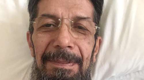 Η φωτογραφία του σεισμολόγου Χουλιάρα από το κρεβάτι του νοσοκομείου: &quot;Πάμε καλά, σας ευχαριστώ&quot;