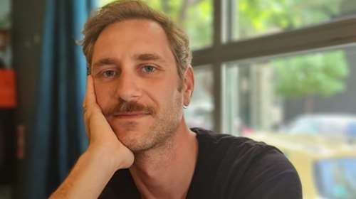 Άγγελος Ανδριόπουλος: &quot;Απολύθηκα λόγω... εγκυμοσύνης&quot; - Η καταγγελία του ηθοποιού