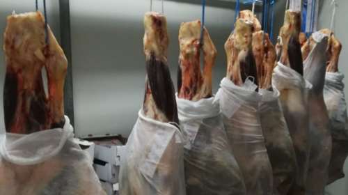 Σοκ: Κατάσχεση 7 τόνων ακατάλληλου κρέατος - Η επιχείρηση προμήθευε 50 νοσοκομεία