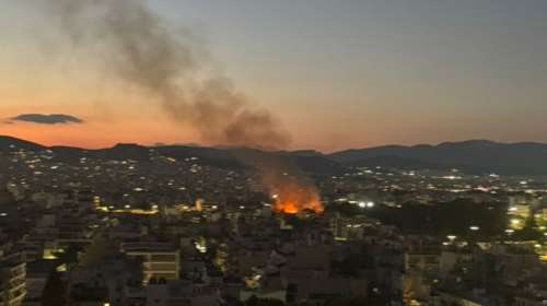 Φάληρο: Φωτιά στο παλιό εργοστάσιο της ΧΡΩΠΕΙ - Έντονη οσμή καπνού στον Πειραιά
