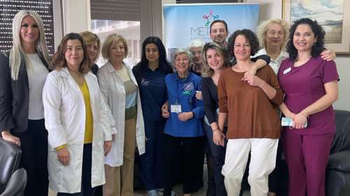 Σκύλοι θεραπείας στο Νοσοκομείο &quot;Μεταξά&quot;:  Θεραπευτική επαφή ανακούφισης, χαράς και ελπίδας στους ογκολογικούς ασθενείς