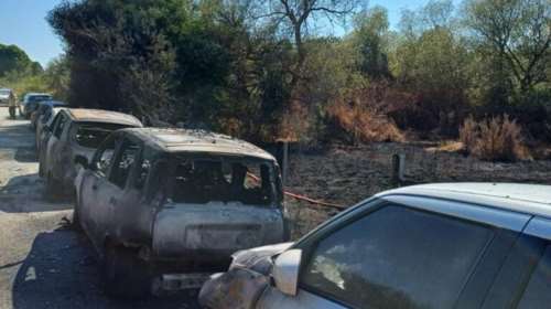 Κέρκυρα - Φωτιά στο πάρκινγκ της Παραλίας του Ίσσου - Έξι ΙΧ καταστράφηκαν ολοσχερώς