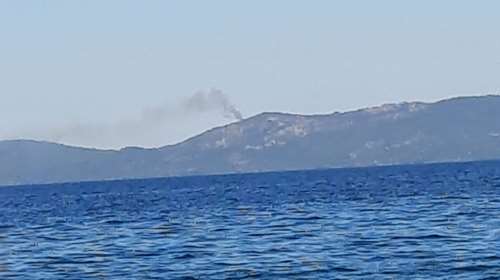 Φωτιά στο Άγιο Όρος: Επιχειρούν 23 οχήματα με 72 πυροσβέστες και δύο ελικόπτερα