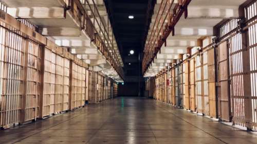 Τρίκαλα: Στη φυλακή ο 67χρονος που κατηγορείται ότι βίαζε την 91χρονη μητέρα του - Παραβίασε  τους περιοριστικούς όρους