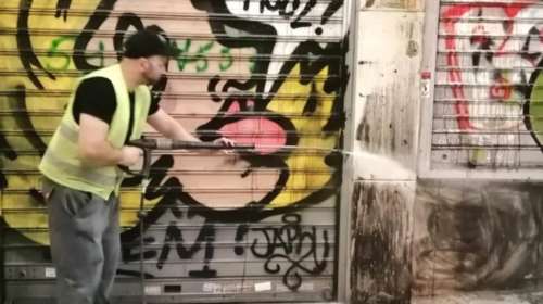 Μεγάλη επιχείρηση αντιγκράφιτι στο κέντρο της Αθήνας - Από Ομόνοια μέχρι Ερμού [εικόνες]