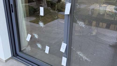 Ρόδος: Βίντεο-ντοκουμέντο από τη στιγμή που &quot;γάζωσαν&quot; με 14 σφαίρες το σπίτι γνωστού επιχειρηματία