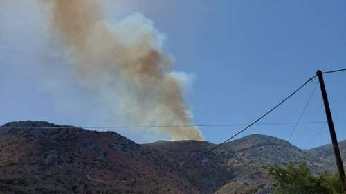 Φωτιά στην Ανατολική Μάνη: Μεγάλη κινητοποίηση της Πυροσβεστικής με 6 αεροπλάνα και 2 ελικόπτερα [βίντεο]