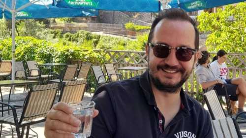 Βασίλης Καλογήρου: Αποκάλυψη για εύρημα - Λείπει μέρος από το δάχτυλό του στο αριστερό χέρι [βίντεο]