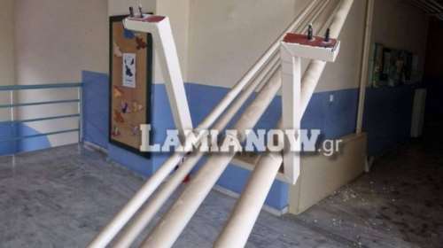 Μεγάλες ζημιές σε σχολείο στη Στυλίδα: Έπεσαν σωλήνες και σοβάδες μέσα σε δημοτικό [εικόνες]