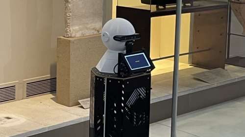 Θεσσαλονίκη: Εντυπωσιακό - Ρομπότ πιάνει... κουβέντα με τους επισκέπτες του Αρχαιολογικού Μουσείου [Εικόνες]