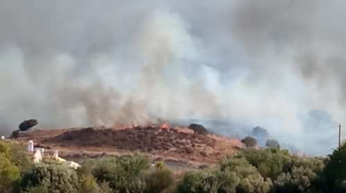 Φωτιά στην Κω: Υπό έλεγχο η πυρκαγιά στο Παραδείσι - Πλησίασε σπίτια[Εικόνες - Βίντεο]