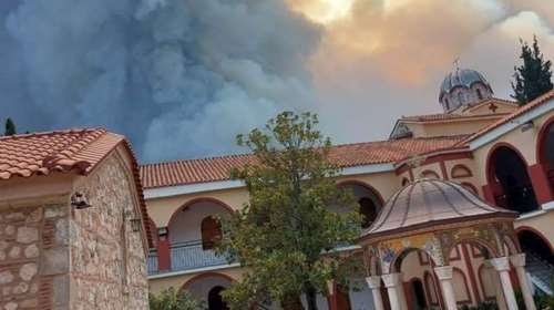 Φωτιά στην Εύβοια: Συγκλονιστικές εικόνες μέσα από τη Μονή του Οσίου Δαυΐδ - Κινδύνεψαν ιερά λείψανα