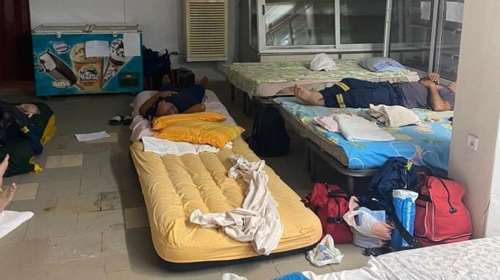 Θάσος: Καταγγελία για τις συνθήκες διαμονής των πυροσβεστών - Κοιμόντουσαν σε αποθήκη κάμπινγκ [εικόνες]