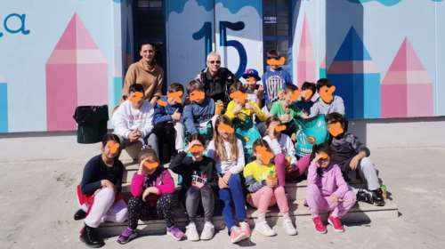 Μια καταπληκτική πράξη: Δημοτικά σχολεία προσφέρουν στήριξη στα αδέσποτα ζώα της περιοχής τους