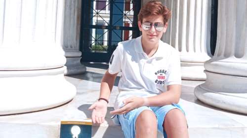 Δημοσθένης- Δημήτριος Δεσποτίδης: Ο 14χρονος μαθητής με παγκόσμιο βραβείο ποίησης μιλά για τα όνειρά του [εικόνες]