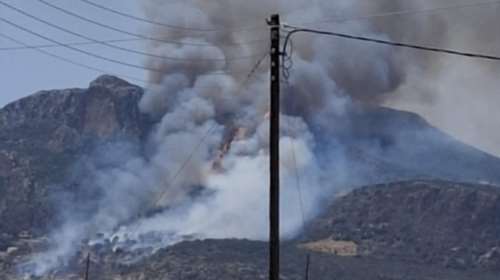 Μονεμβασιά: Καλύτερη η εικόνα της φωτιάς στο Καραβοστάσι - Συνεχίζεται η μάχη με τις φλόγες