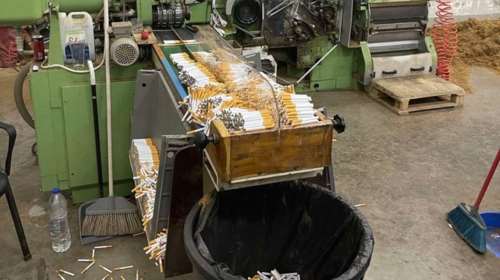 Αττική: Μεγάλη επιχείρηση για λαθραία τσιγάρα - Εντοπίστηκε εργαστήριο παρασκευής, 11 συλλήψεις [Εικόνες]