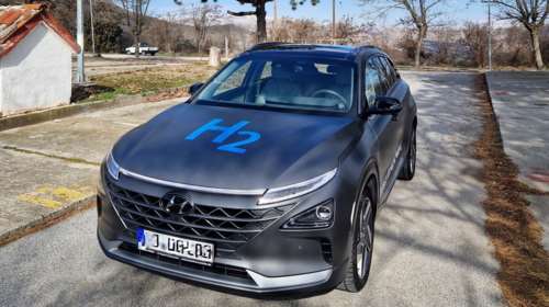 Για πρώτη φορά αυτοκίνητο υδρογόνου στους ελληνικούς δρόμους - Aντί για καυσαέριο παράγει καθαρό νερό [εικόνες]