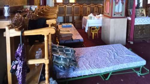 Έστησαν ράντζα σε εκκλησίες για τους πλημμυροπαθείς στα Φάρσαλα [εικόνες]