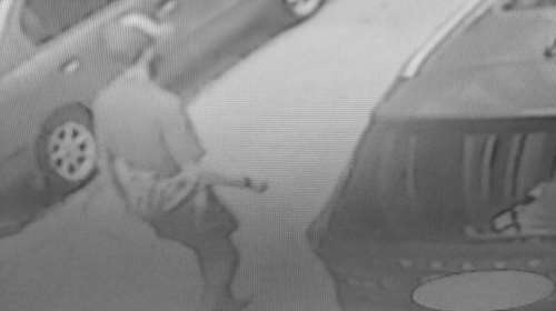 Επίθεση στον πρύτανη της ΑΣΟΕΕ: Φωτογραφία ντοκουμέντο - Τα ρούχα που &quot;καίνε&quot; τους δράστες