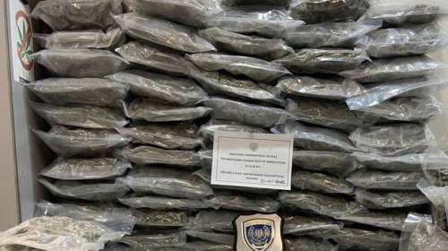 &quot;Μπάζα&quot; 1,7 εκατ. ευρώ στην Πάτρα: Οι Λιμενικοί ξετρύπωσαν 24 κιλά κοκαΐνη και 110 κιλά χασίς σε φορτηγά [βίντεο]