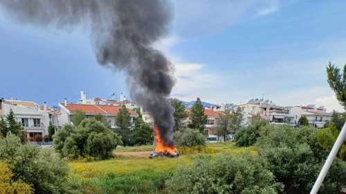 Βίντεο ντοκουμέντο: Η στιγμή που τυλίγεται στις φλόγες το αυτοκίνητο των δολοφόνων μετά την μαφιόζικη εκτέλεση στο Χαλάνδρι