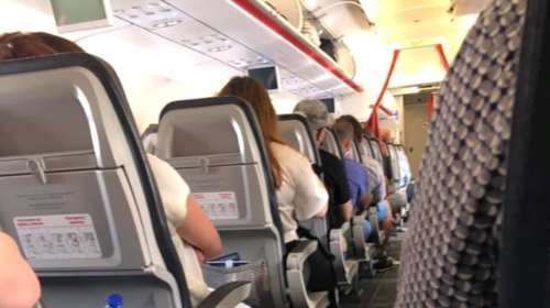 Επιστροφή στην κανονικότητα: Γεμάτη η πρωινή πτήση της Aegean από Αθήνα για Θεσσαλονίκη