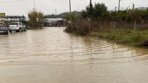 Κύμα κακοκαιρίας: Προβλήματα σε Ηπειρο και Θεσσαλία - Καταρρακτώδης βροχή στη Θεσσαλονίκη [Εικόνες - Βίντεο]