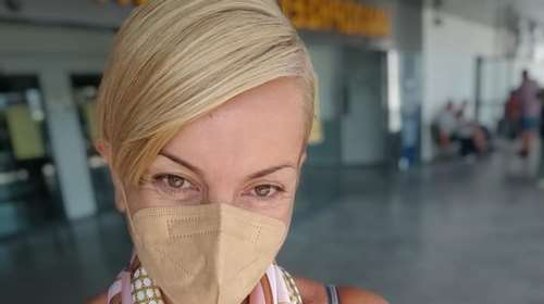 Συγκλονίζει η τηλεπαρουσιάστρια Αντιγόνη Ανδρεάκη για τη μάχη της με τον καρκίνο - Αγκαλιά με την κόρη της