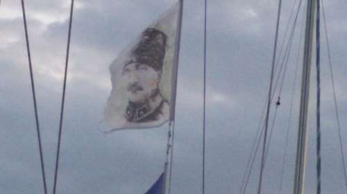 Λέσβος: Μετανιωμένος ο Τούρκος που έβαλε τη σημαία του Κεμάλ σε σκάφος - &quot;Αγαπώ τους Έλληνες&quot; [Βίντεο]