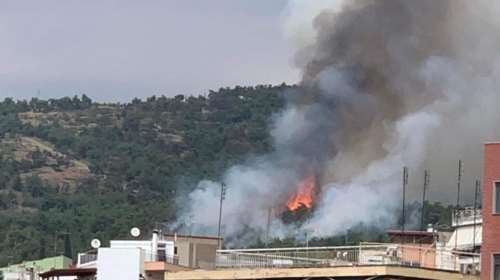Θεσσαλονίκη: Μεγάλη φωτιά στους πρόποδες του Σέιχ Σου - Επιχειρούν ισχυρές πυροσβεστικές δυνάμεις [βίντεο]