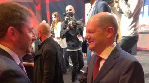 Η πρώτη εμφάνιση Ανδρουλάκη στους Ευρωσοσιαλιστές: Καρφιά σε Ισπανία για τα όπλα στην Τουρκία - Τετ α τετ με Σολτς