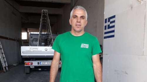 Αρκαλοχώρι: Γλίτωσε από θαύμα και μαγειρεύει για τους σεισμόπληκτους - Η συγκινητική ιστορία του Σάτζα Σπετίμ