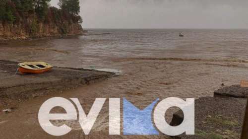 Βόρεια Εύβοια: Η κακοκαιρία εξαφάνισε την παραλία των Λουτρών - Κίνδυνος πλημμύρας στην Αγία Άννα  - Έκτακτο δελτίο επιδείνωσης καιρού