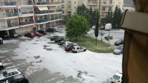 Σφοδρή καταιγίδα σάρωσε την Ξάνθη: Το χαλάζι σκέπασε δρόμους και αυλές σπιτιών  [Βίντεο-Εικόνες]