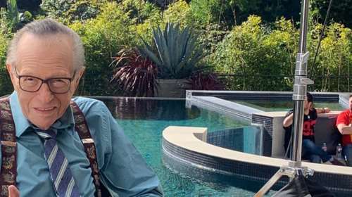 ΗΠΑ: Ο Λάρι Κινγκ νοσηλεύεται με κορονοϊό σε νοσοκομείο του Λος Άντζελες