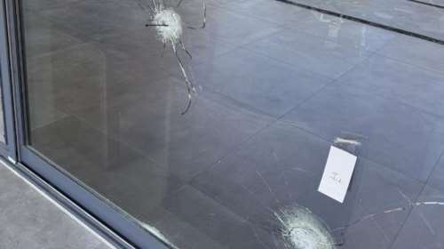 Ρόδος: Ταυτοποιήθηκαν οι δράστες που &quot;γάζωσαν&quot; με 14 σφαίρες το σπίτι γνωστού επιχειρηματία